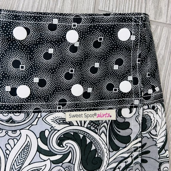 Sweet Spot Skirt Reversible Wrap Mini Adjustable Paisley Floral Black White Gray - Picture 2 of 12